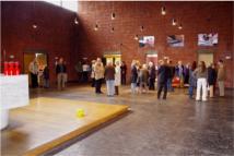 Ansicht des Dialograums fotografiert w�hrend der Vernissage zu "Raum im Werden - Kunst im Dialog"
